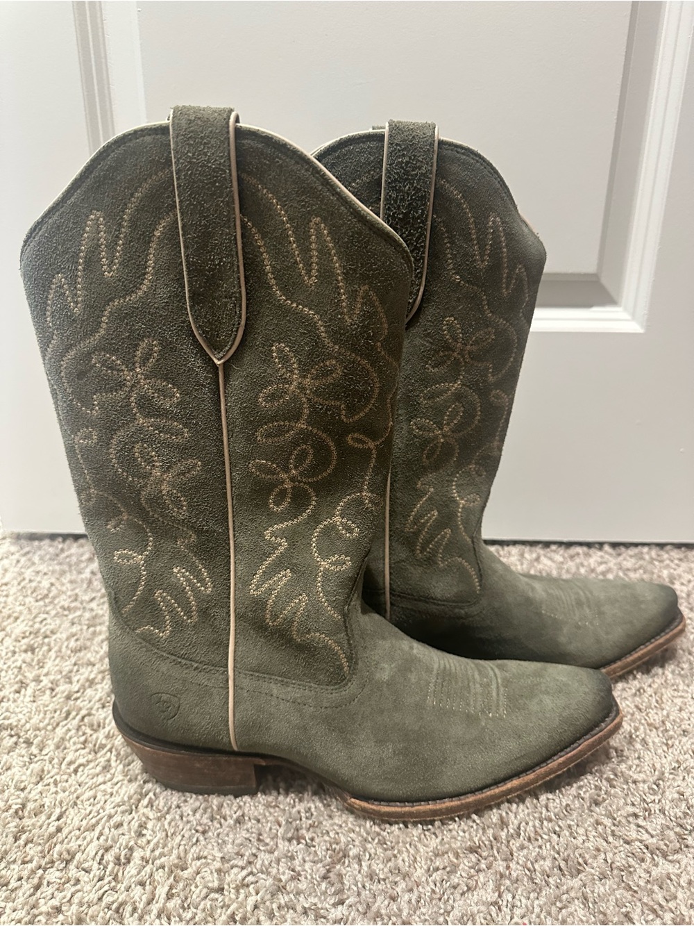 Ariat suede western boots – olive green – snip toe